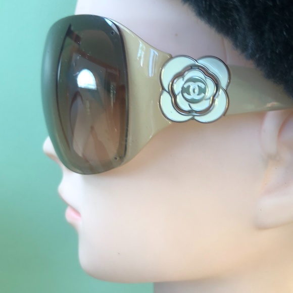 Chanel Shield Sunglasses - Picture 4 of 7